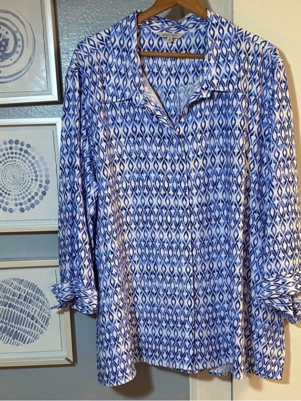 NWT John Mark Women’s Plus Size 3X Blue and White Geometric Button UP Top